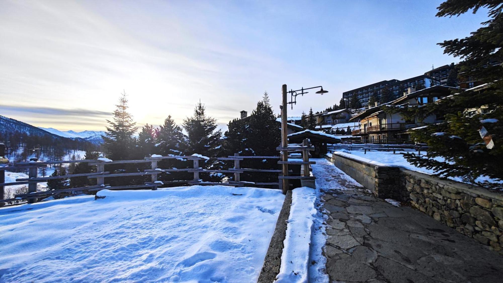 Hostdomus - Imperial Chalet Vila Sestriere Exterior foto