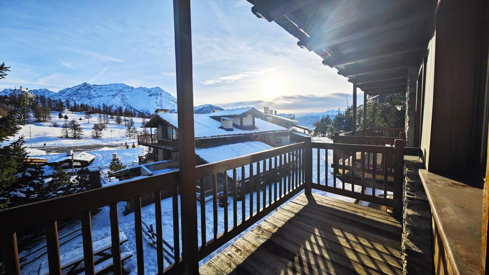 Hostdomus - Imperial Chalet Vila Sestriere Exterior foto